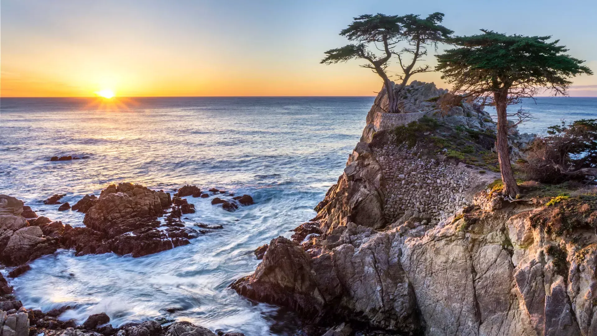 La costa della contea di Monterey.