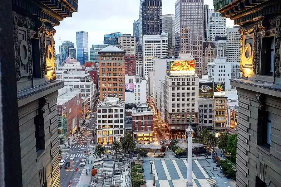 的 view from the Westin St. 弗朗西斯 looking out onto Union Square